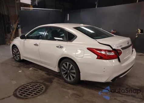 2017 Nissan Altima 2.5 Sv z USA, uszkodzony, nr VIN 1N4AL3AP0HC294508